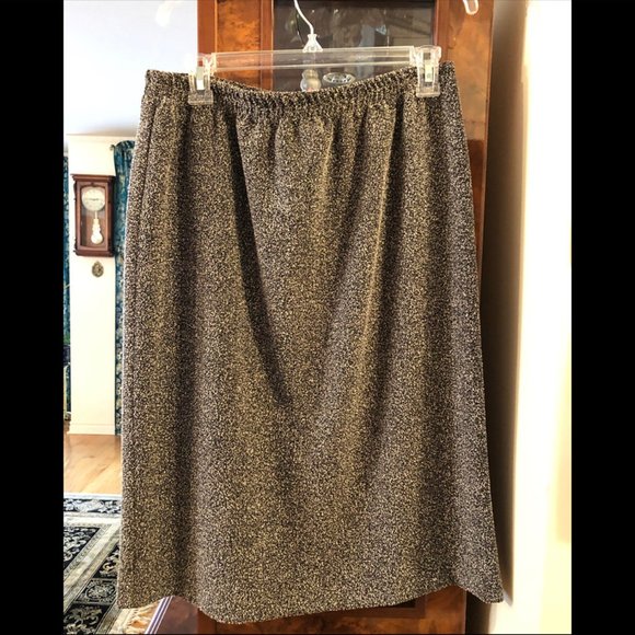 Suit jacket and skirt - Picture 3 of 4